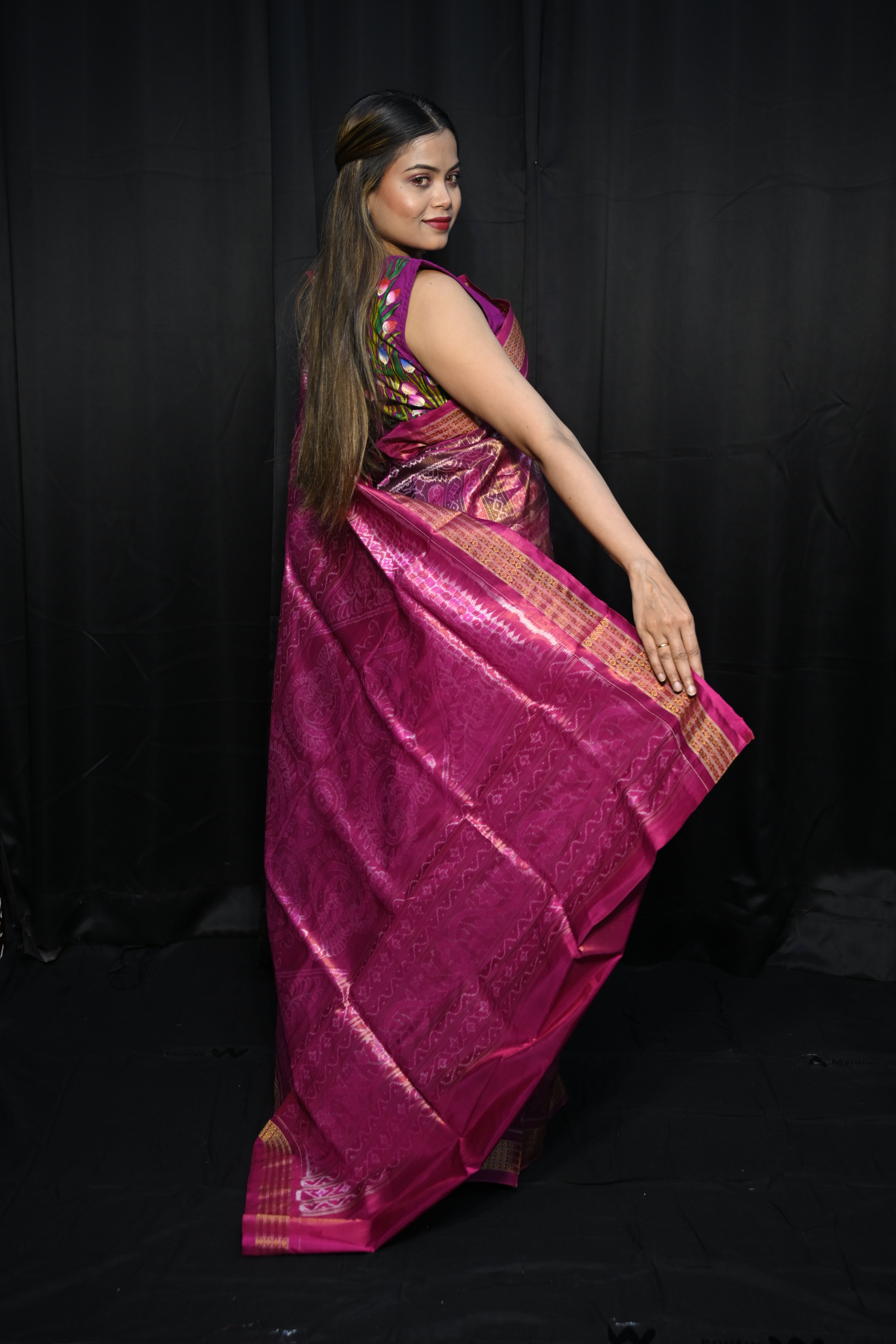 Bronze Magenta Konark wheel & Elephant Scot Bandha Tissue Silk Saree