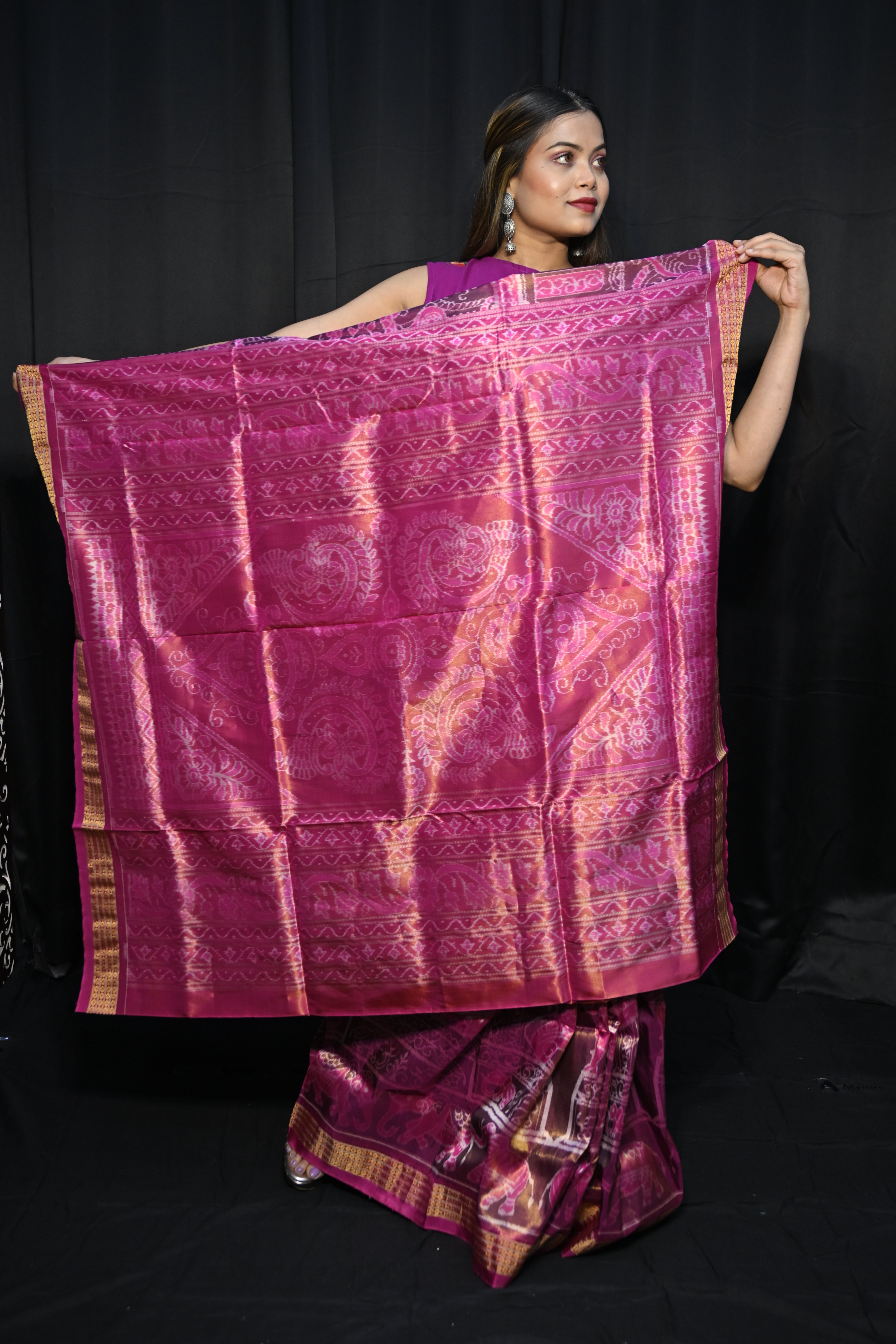 Bronze Magenta Konark wheel & Elephant Scot Bandha Tissue Silk Saree