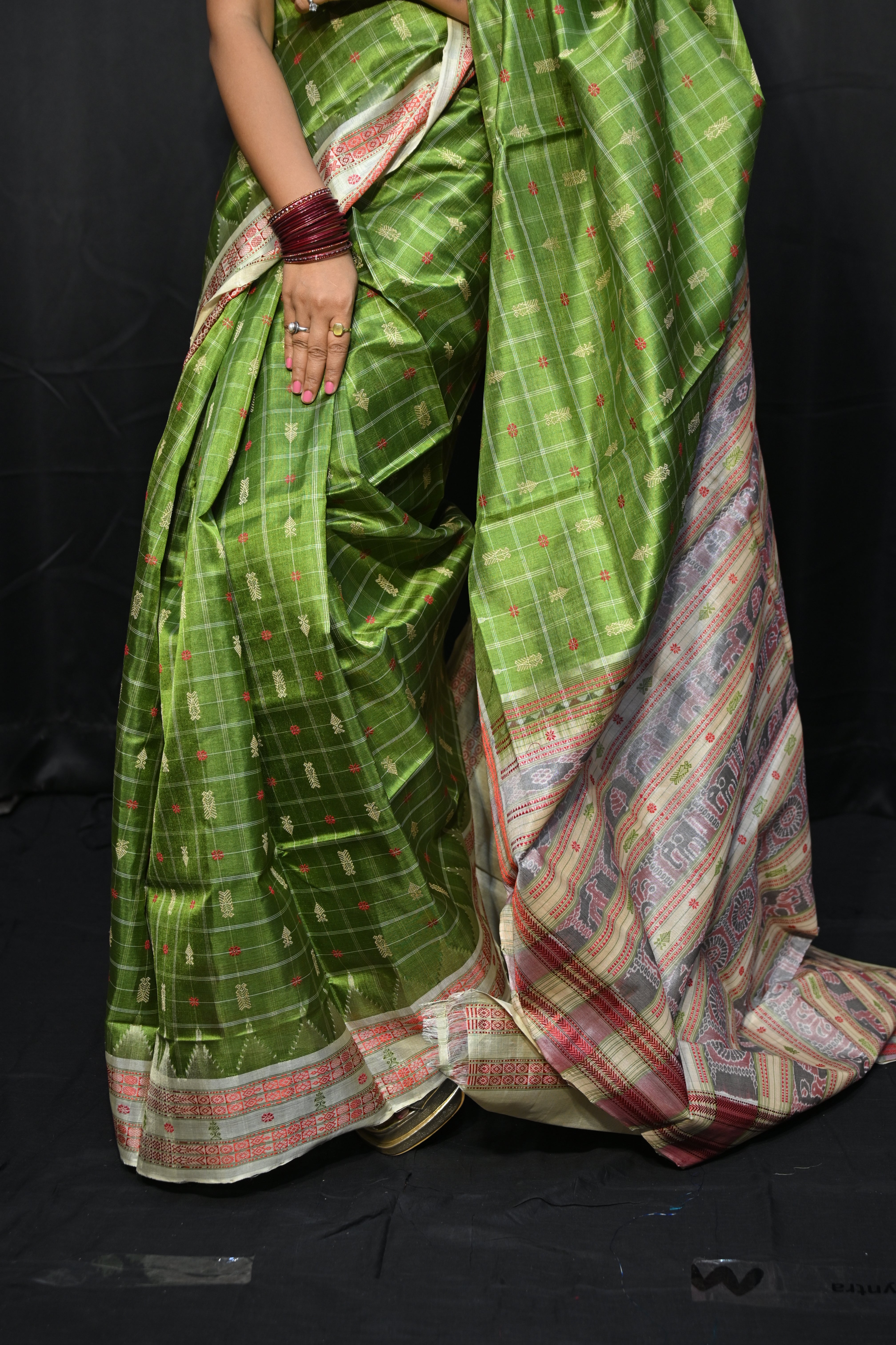 Mehendi Green Creame Hazarbuti Tussar Silk Saree