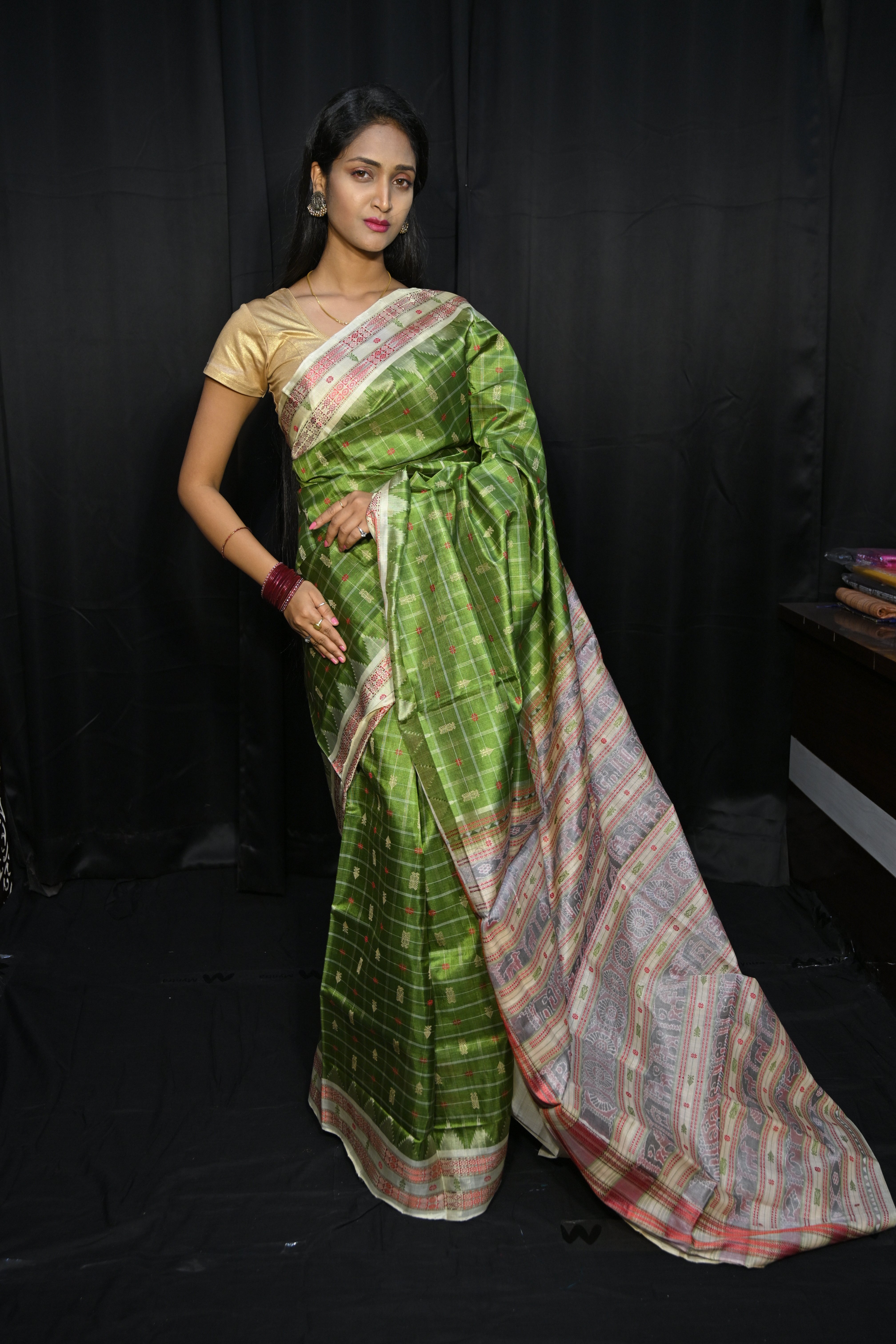 Mehendi Green Creame Hazarbuti Tussar Silk Saree