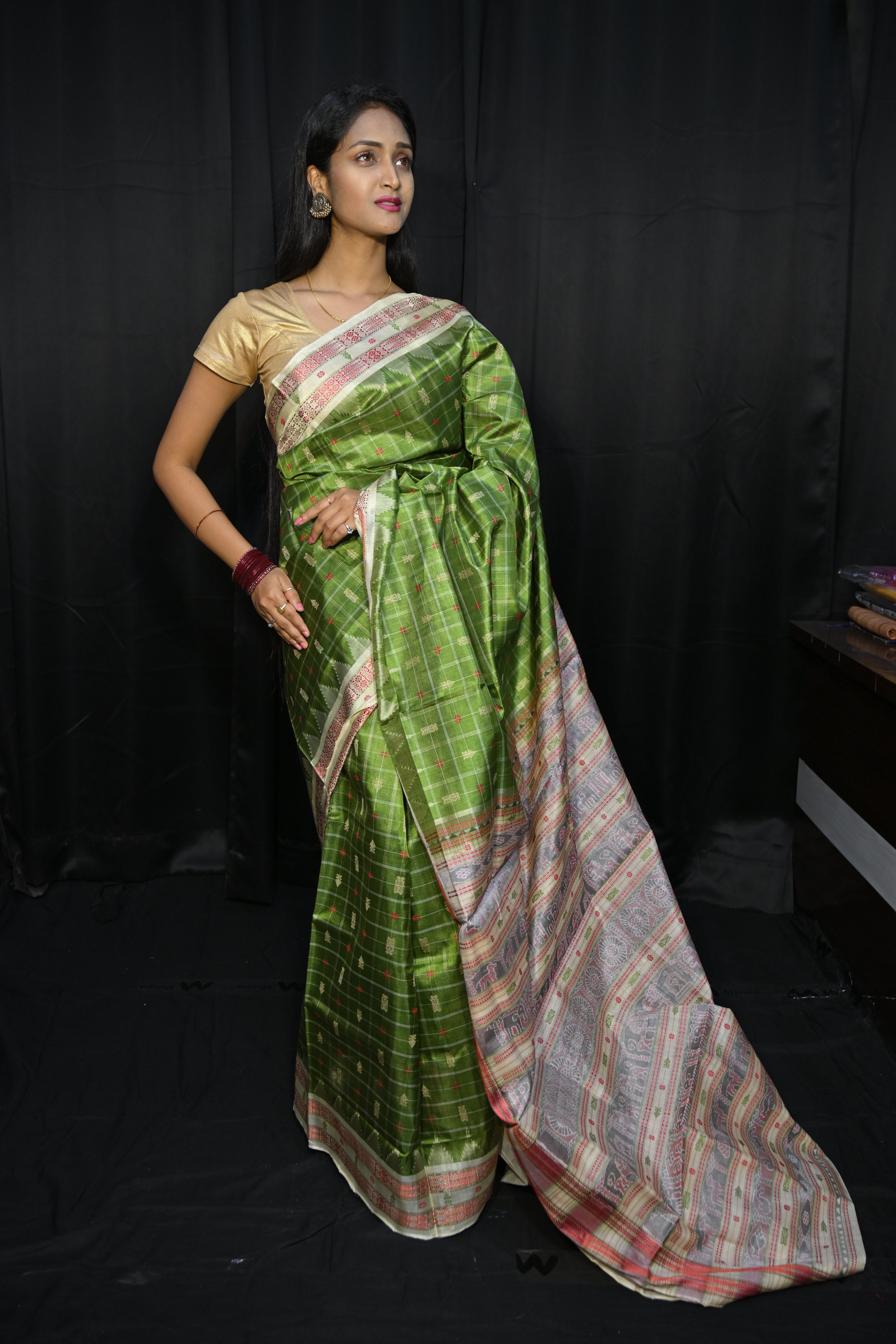 Mehendi Green Creame Hazarbuti Tussar Silk Saree