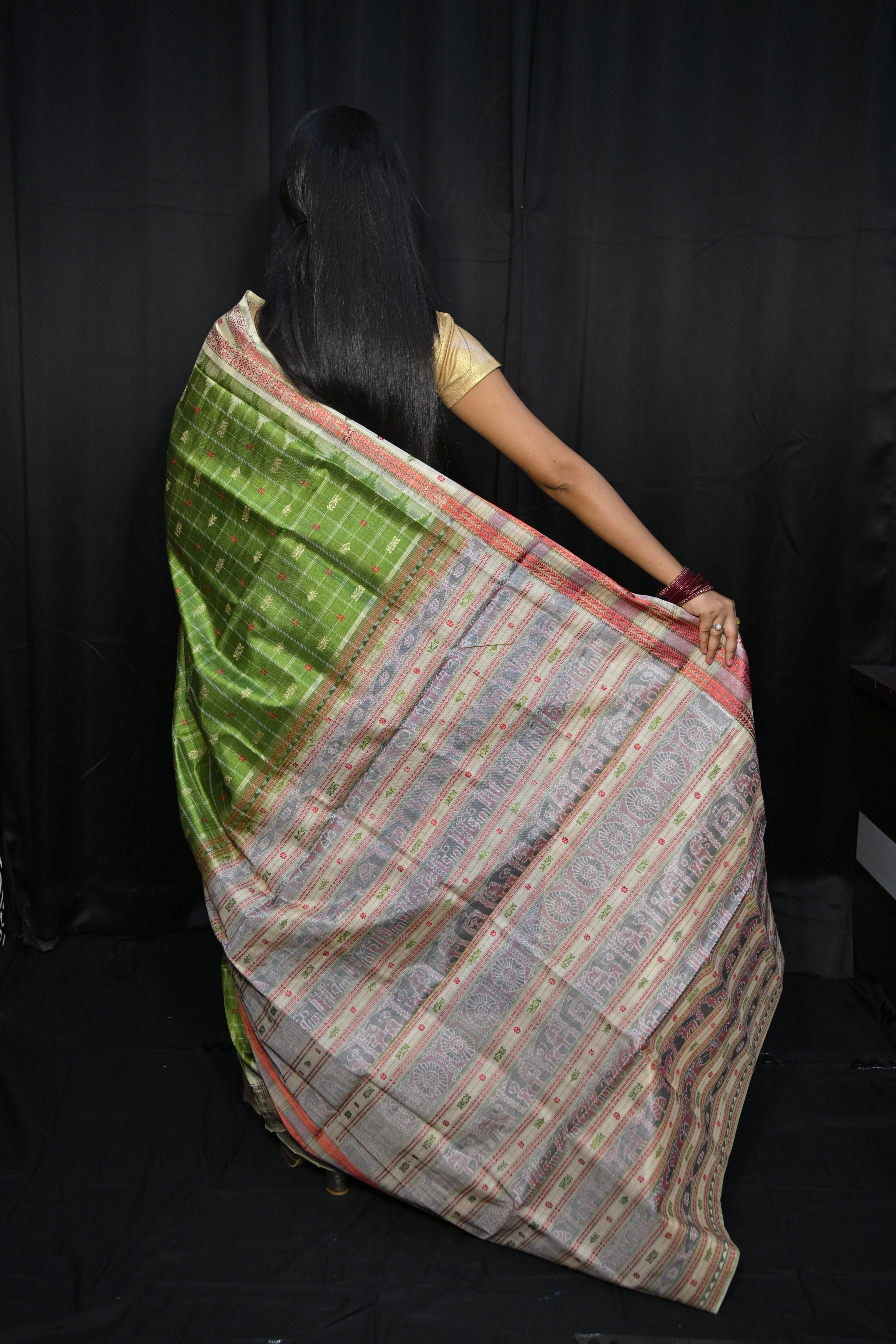 Mehendi Green Creame Hazarbuti Tussar Silk Saree