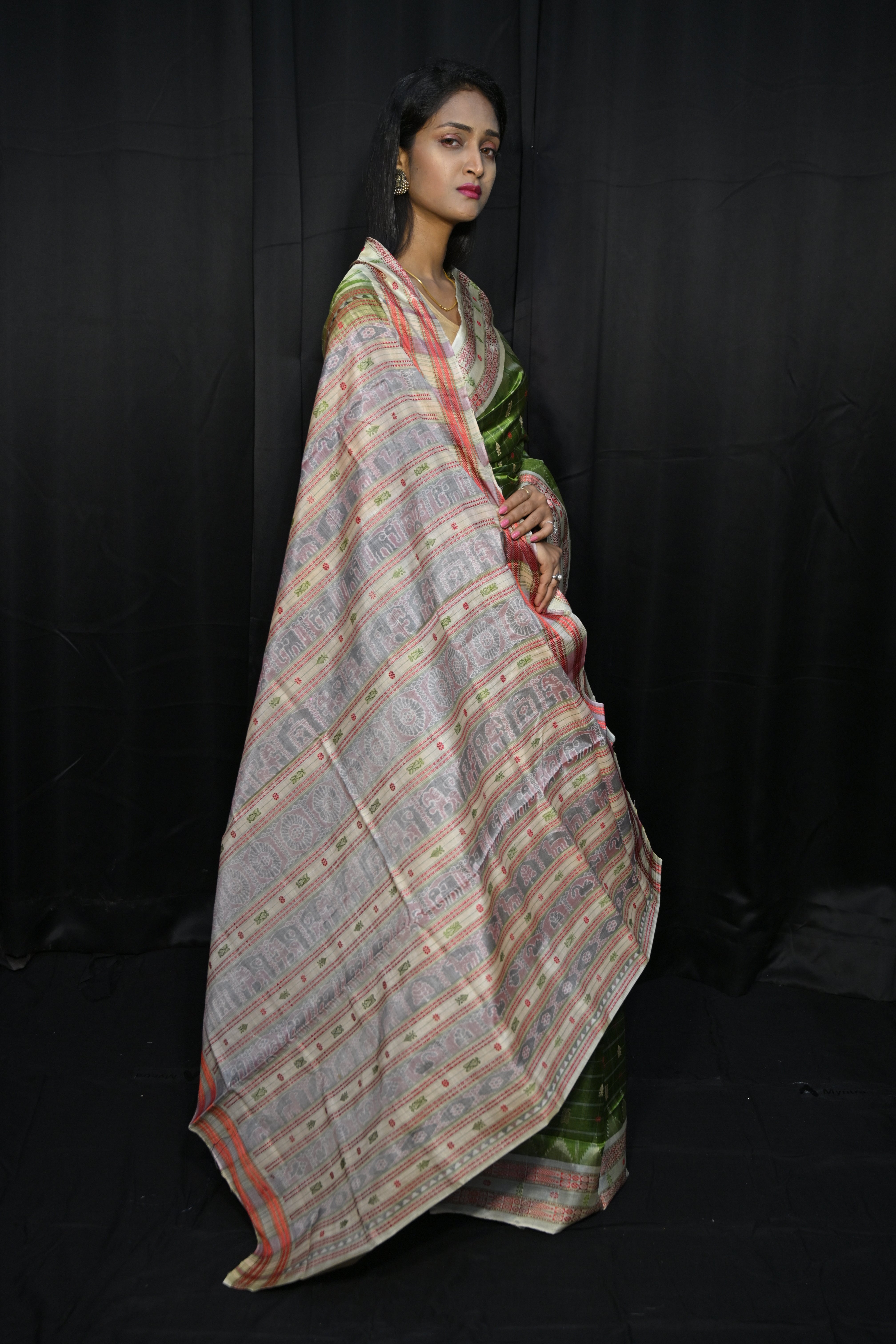 Mehendi Green Creame Hazarbuti Tussar Silk Saree