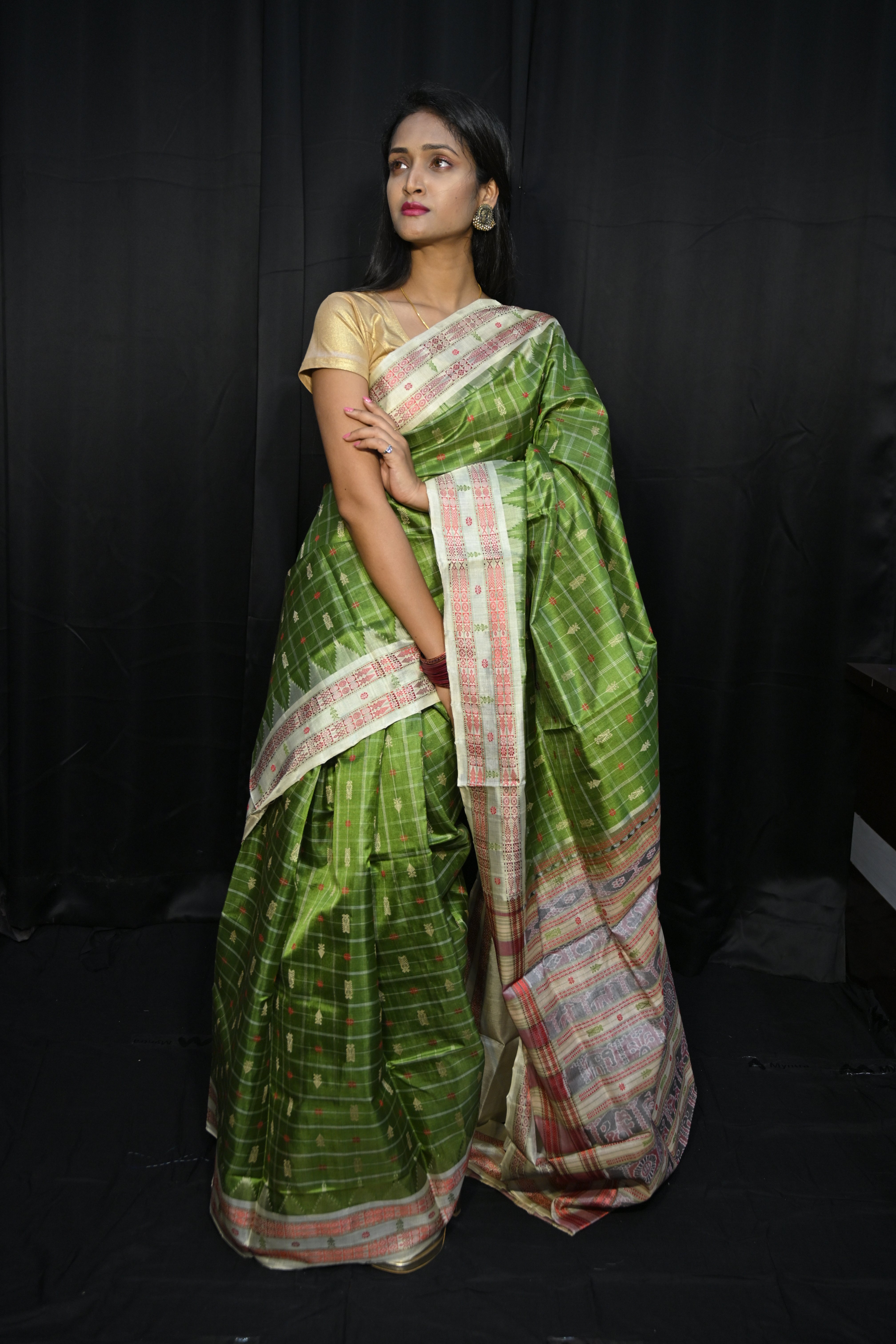 Mehendi Green Creame Hazarbuti Tussar Silk Saree