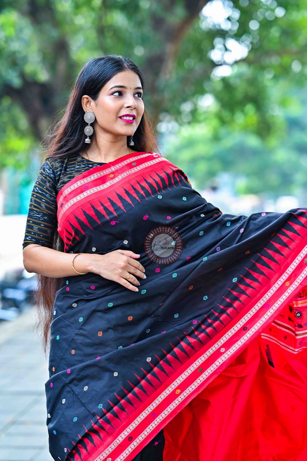 Black Red Dolabedi Silk Saree