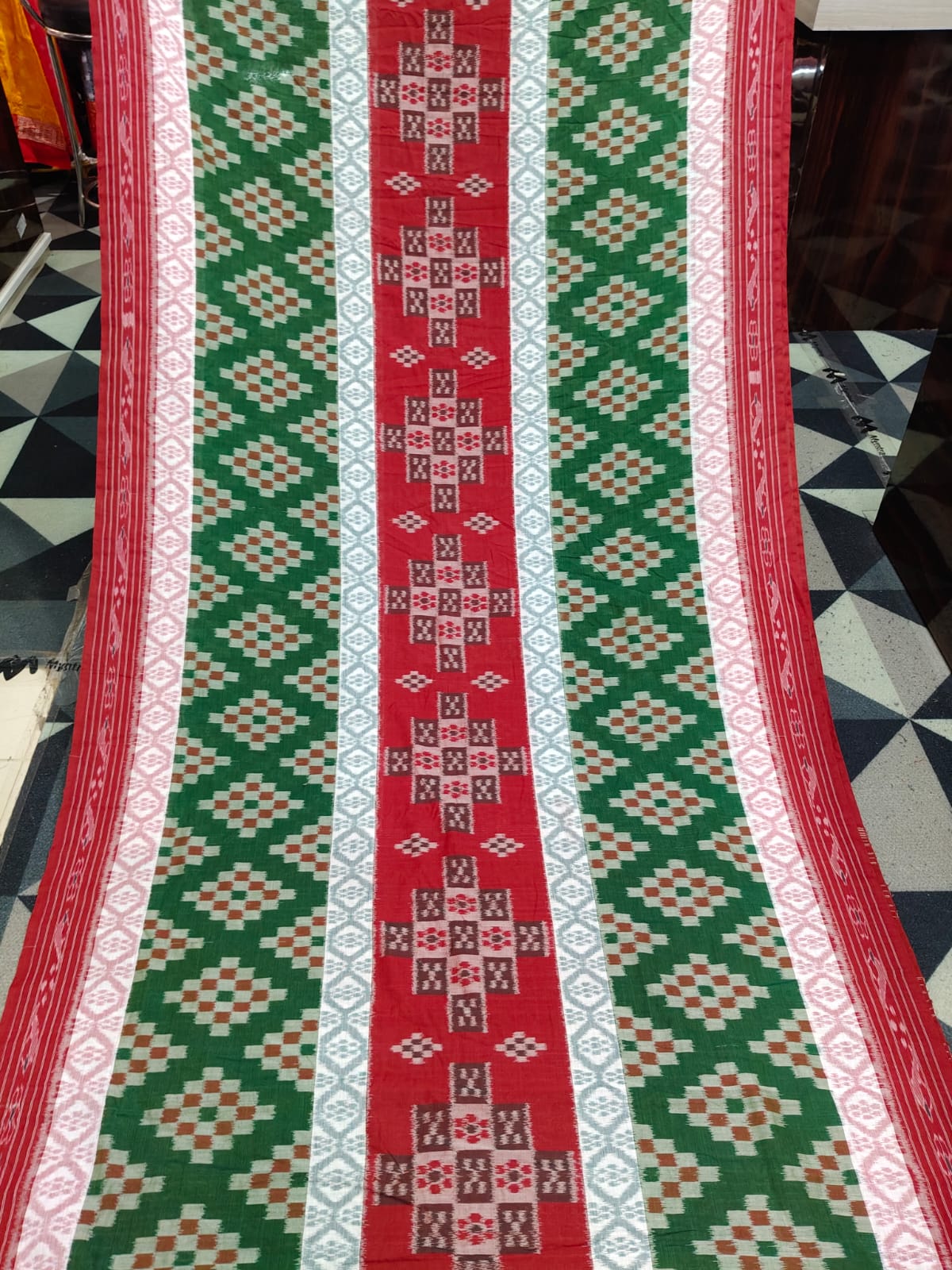 Green Red Pasapali  Design  Khandua Cotton Saree