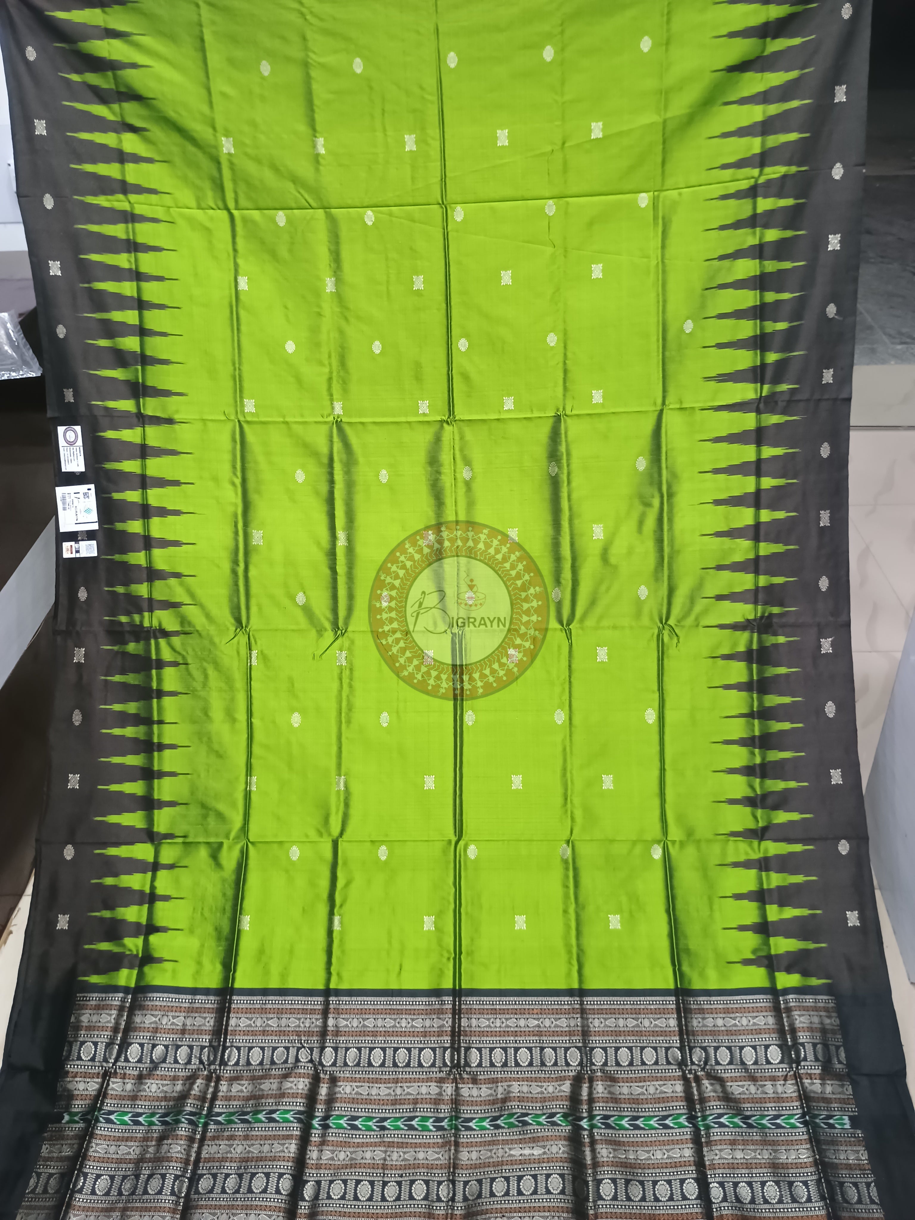 Green Black Flower Design Plain Border Bomkai Silk Saree