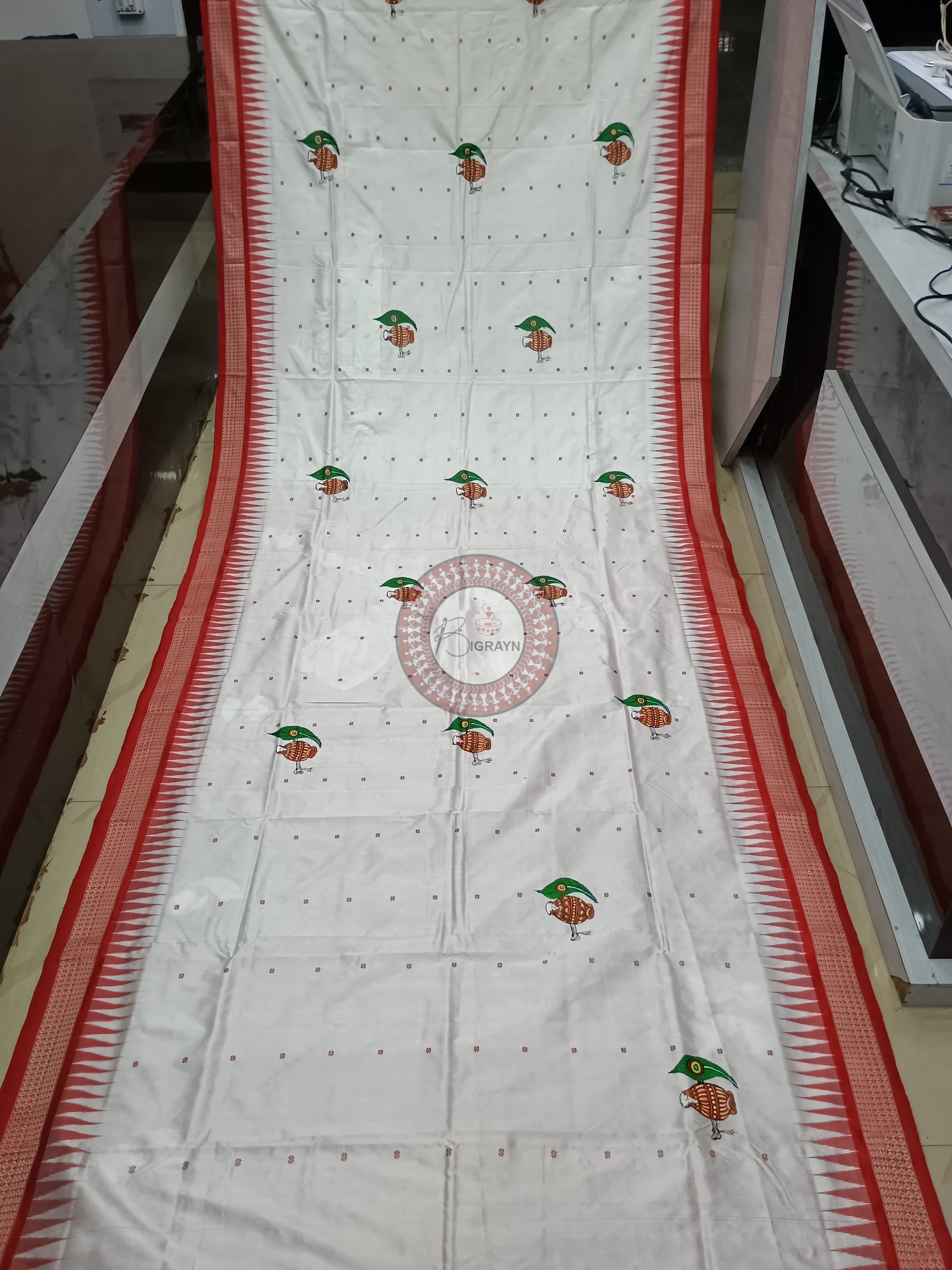 White Red Adrushya Banshi Theme Pattachitra Sambalpuri Silk Saree