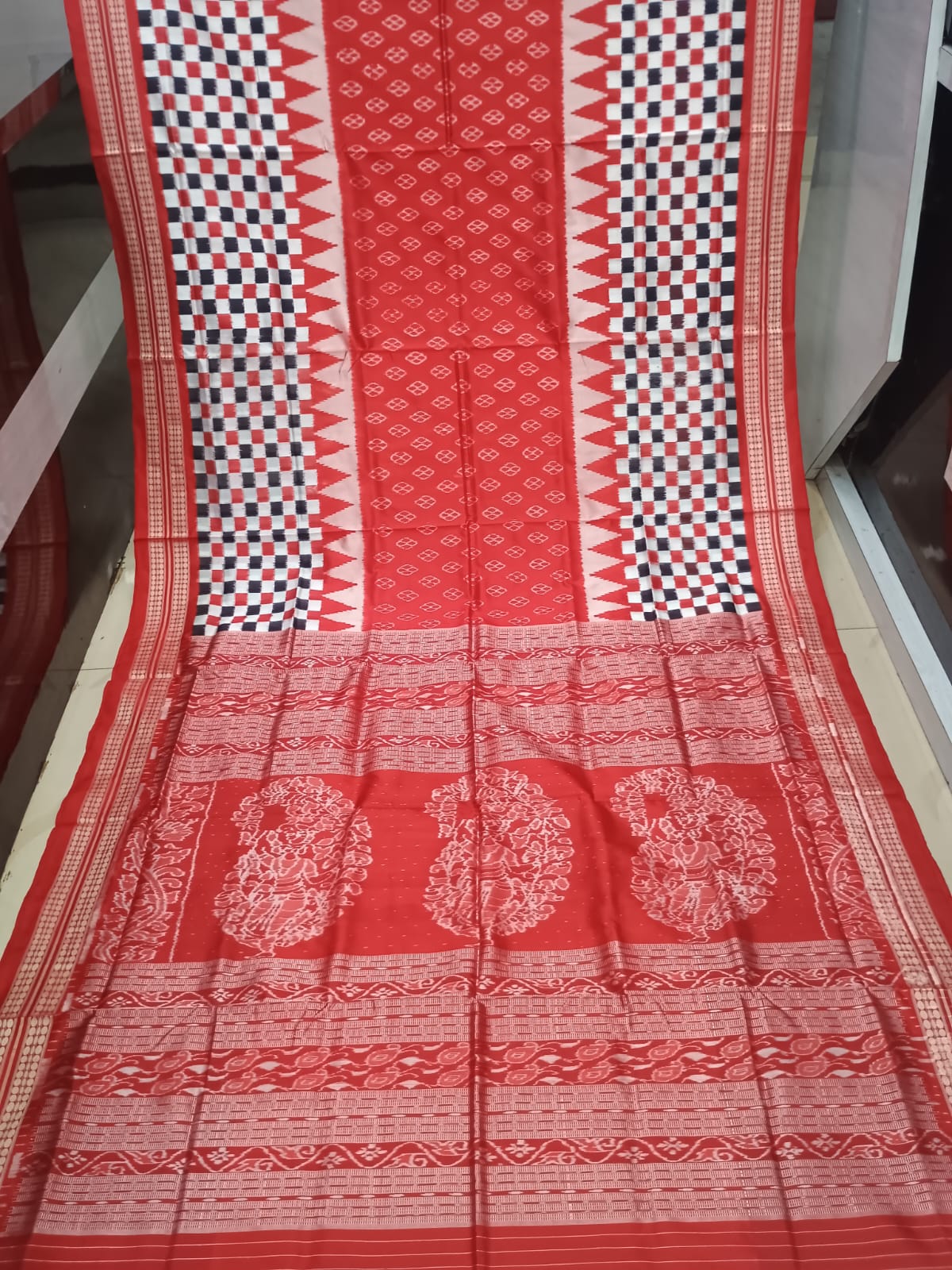 Red White Black Scot Pasapali Design Sambalpuri Silk Saree