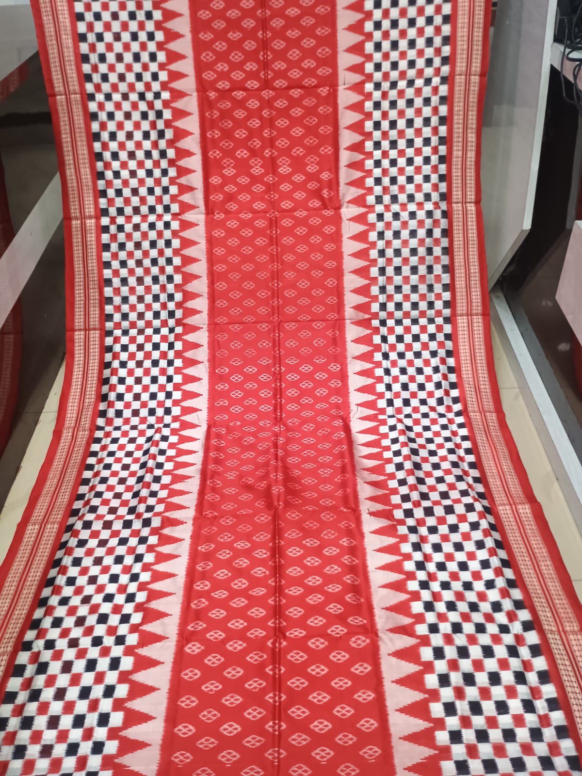 Red White Black Scot Pasapali Design Sambalpuri Silk Saree