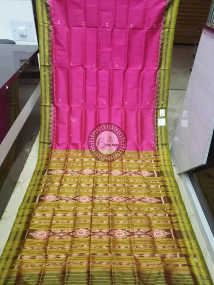 Magenta Mehndi Buti Kumbha Khandua Silk Saree