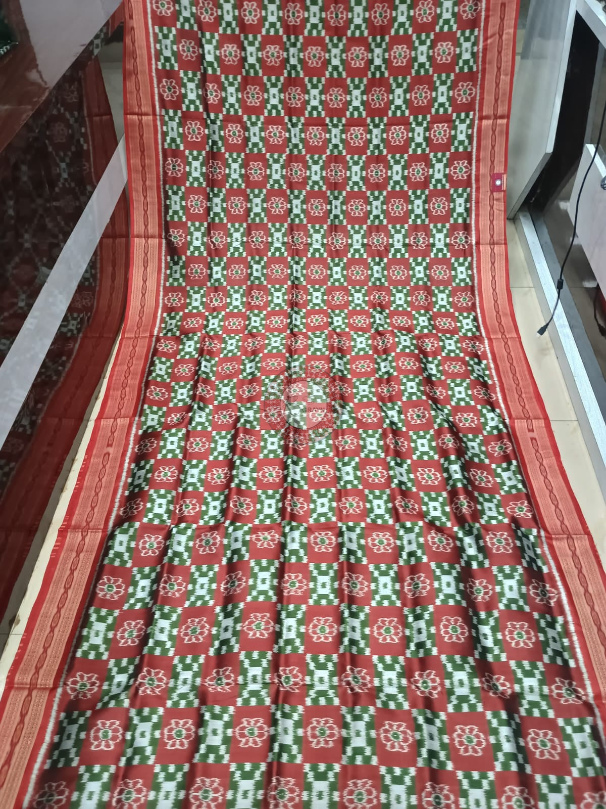 Green Red Pasapali With Flower Design Khandua Silk Saree