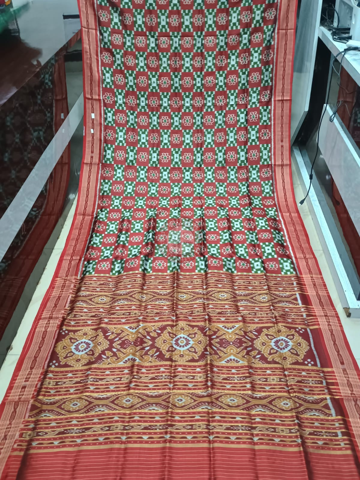 Green Red Pasapali With Flower Design Khandua Silk Saree