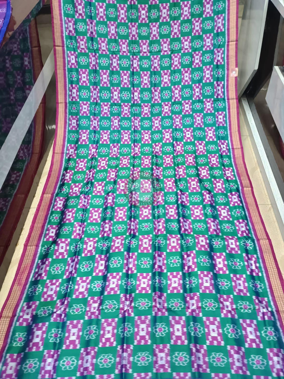 Green Magenta Pasapali With Flower Design Mulberry Silk Saree