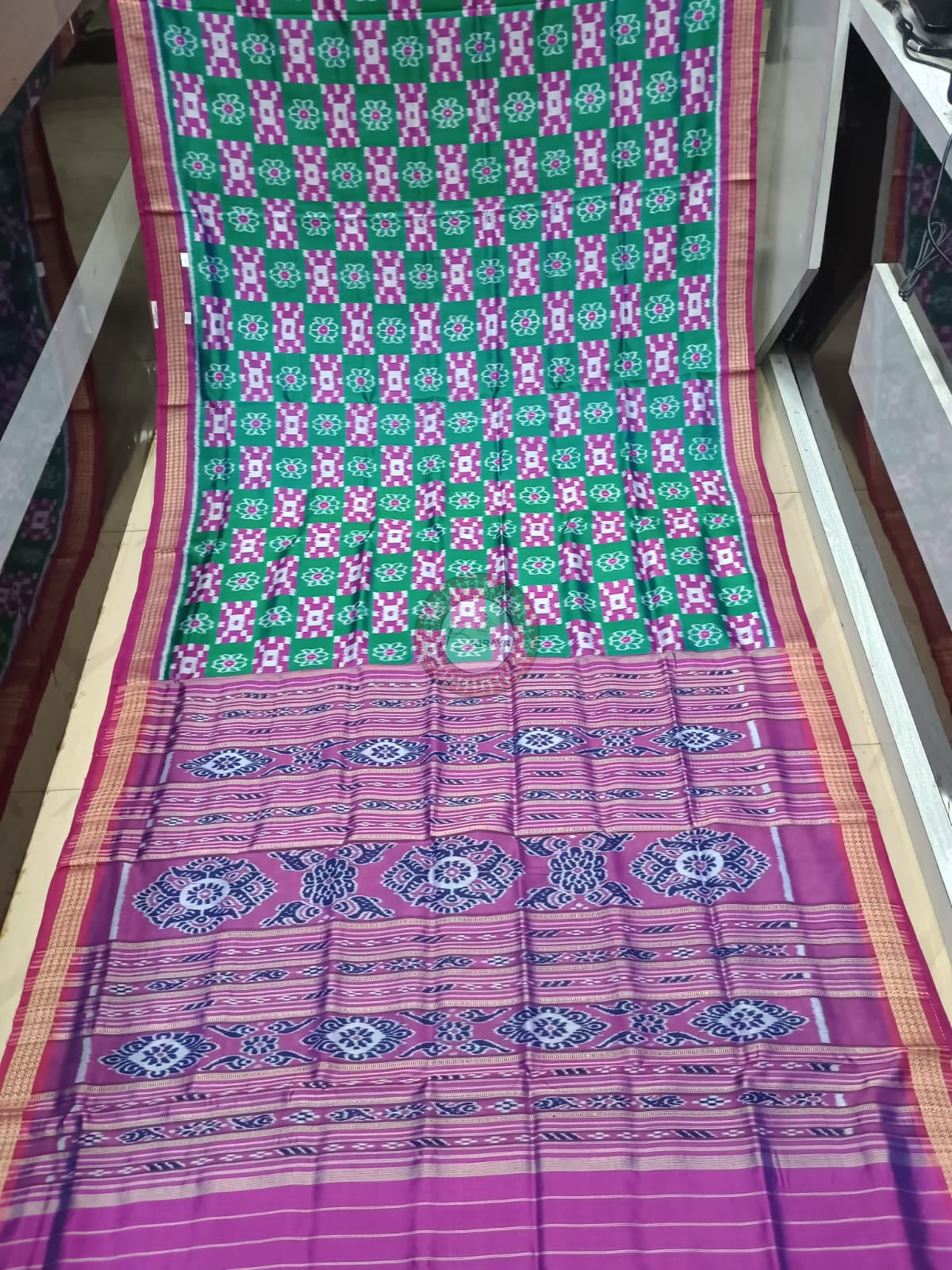 Green Magenta Pasapali With Flower Design Mulberry Silk Saree