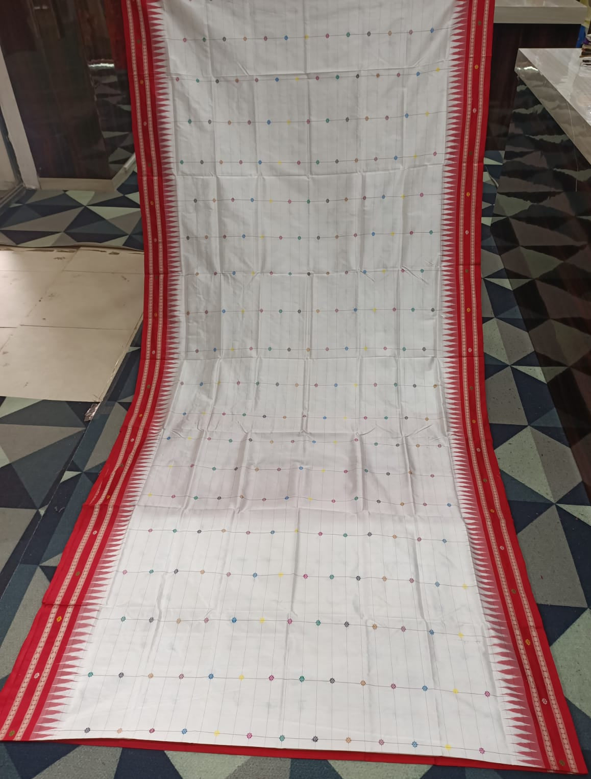 White Red Body Checks Dolabedi Silk Saree