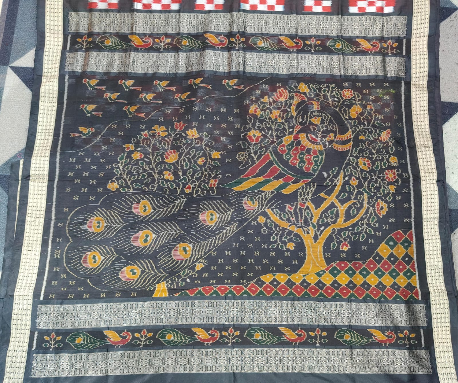 Black Maroon Body Pasapali Odisha Handloom Sambalpuri Silk Saree