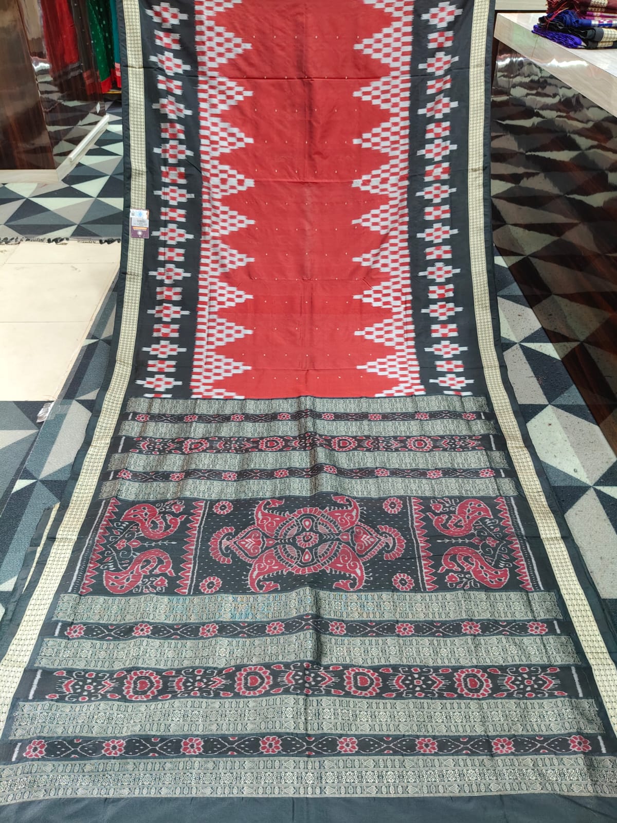 Maroon Black Scot Pasapali Odisha Handloom Sambalpuri Silk Saree