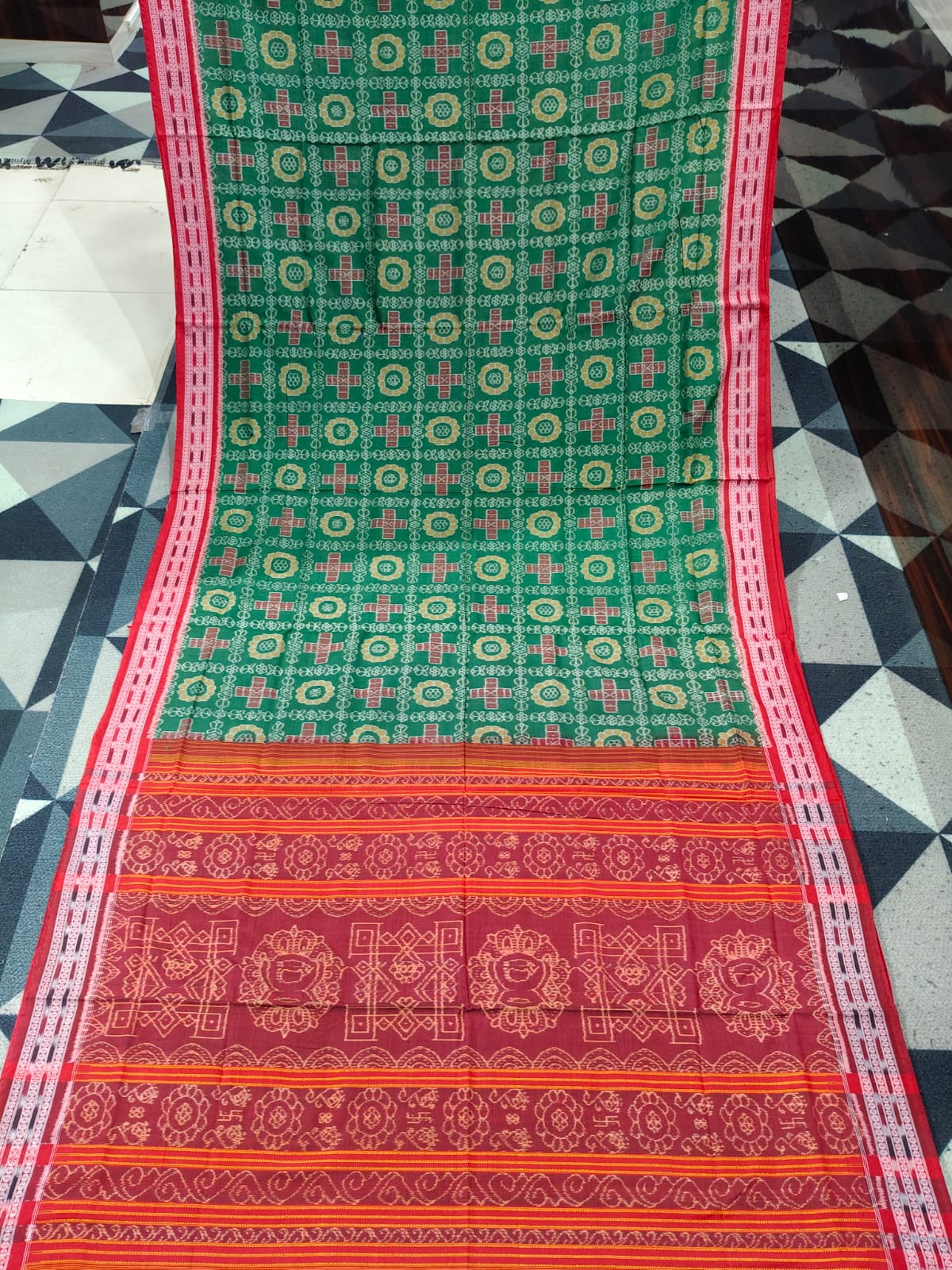 Green Red Flower Design Laxmi Yantra Anchal Sambalpuri Cotton Saree