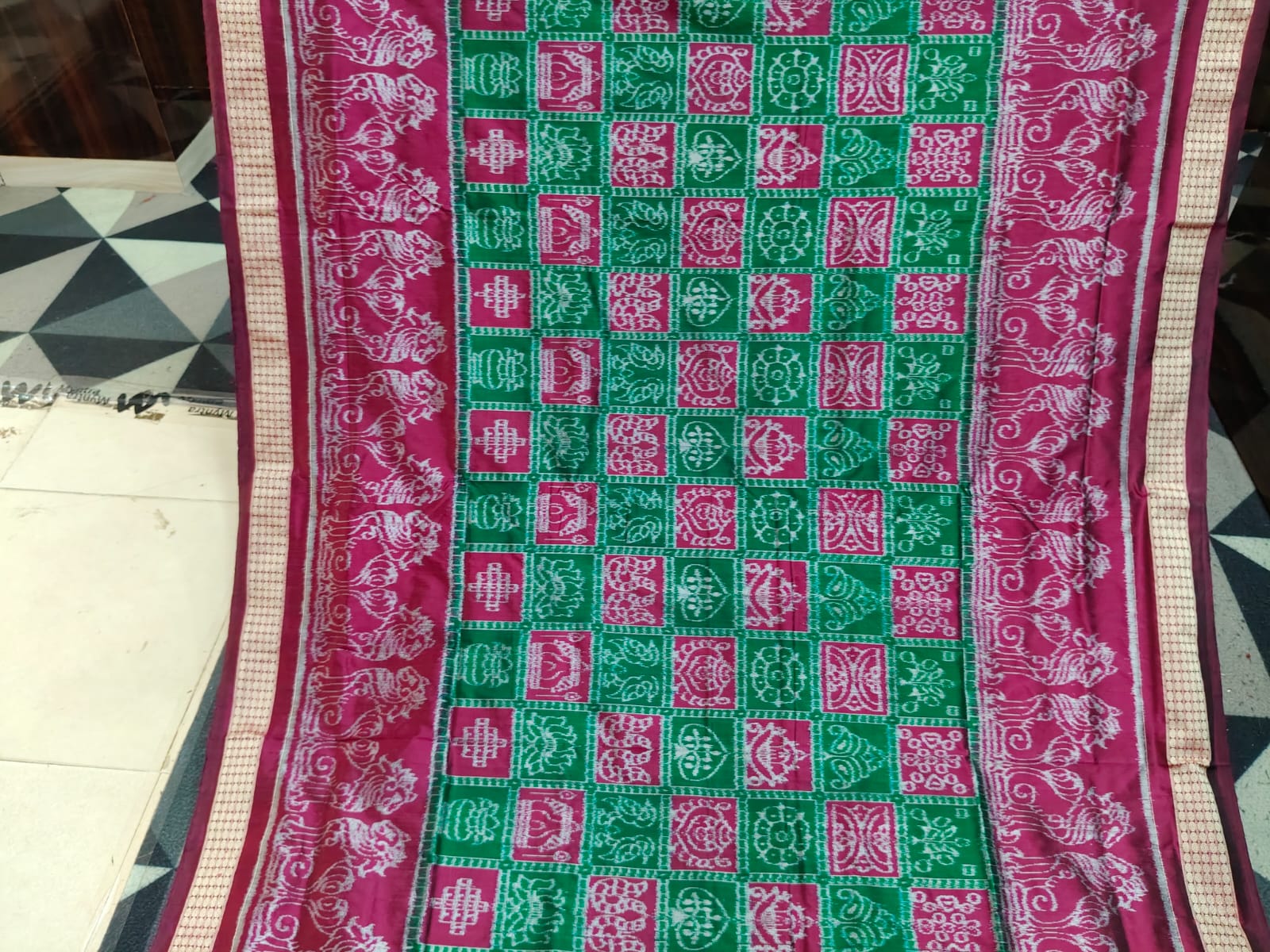 Green Magenta 7 Kothi & Scot Lion Sambalpuri Semi Silk Saree