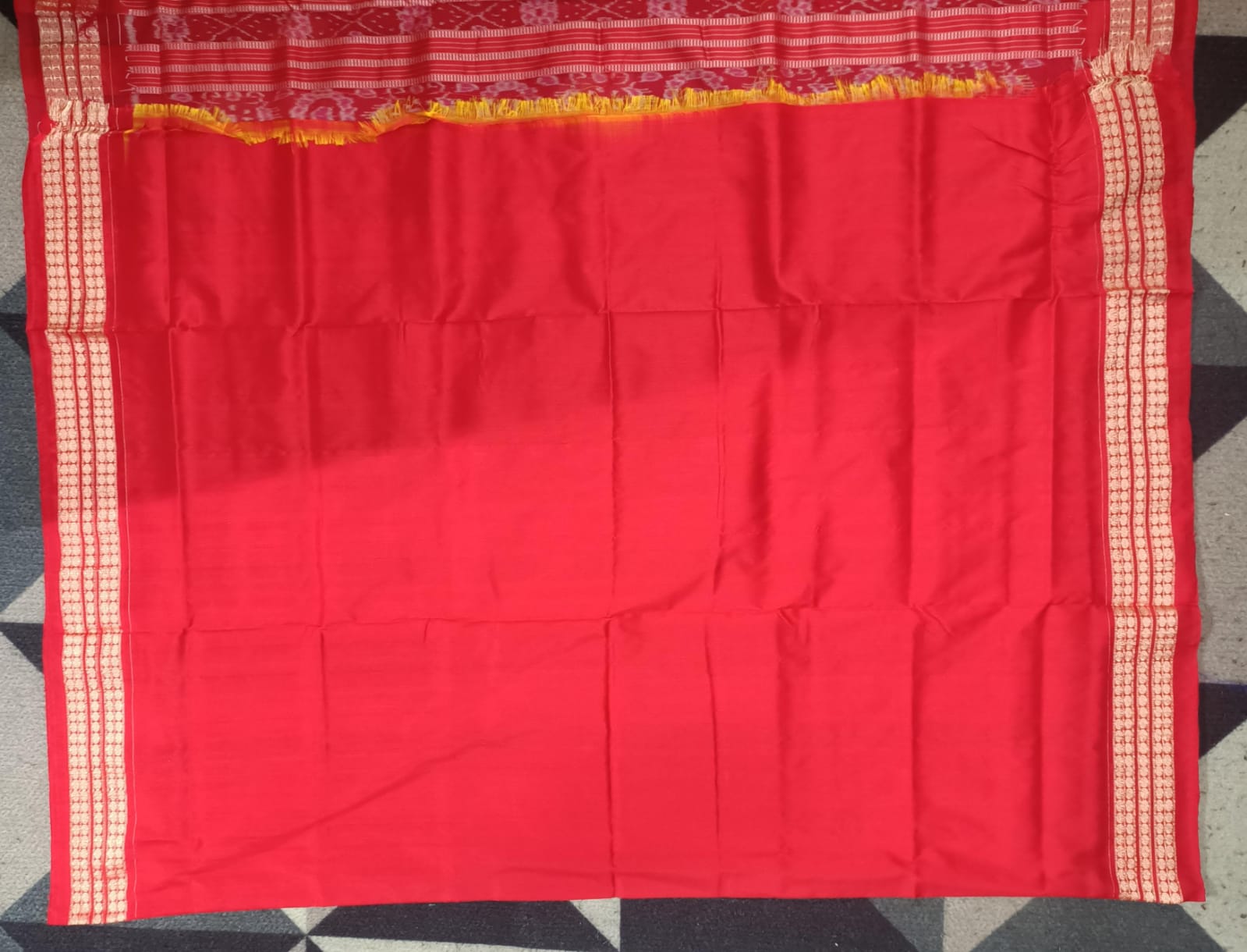 Mehndi Maroon Round Tribal Design Sambalpuri Semi Silk Saree