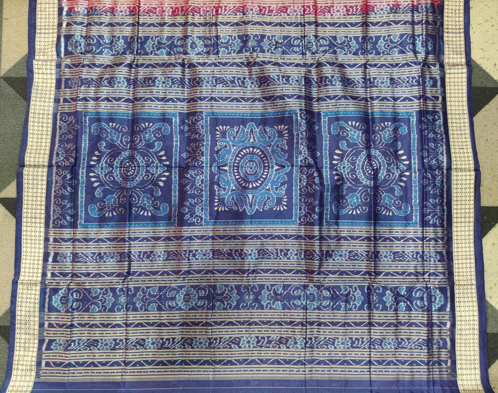 Magenta Navy Blue Mini Flower Design Sambalpuri Silk Saree