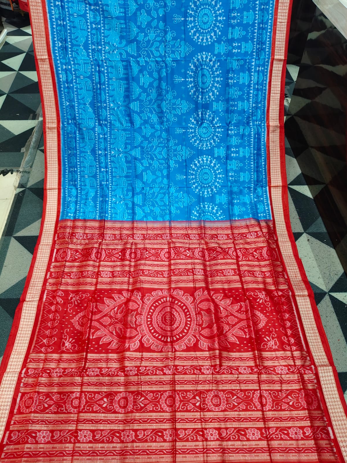 Copper Sulphate Red Round Tribal & Tree Scot Elephant Design Sambalpuri Silk Saree