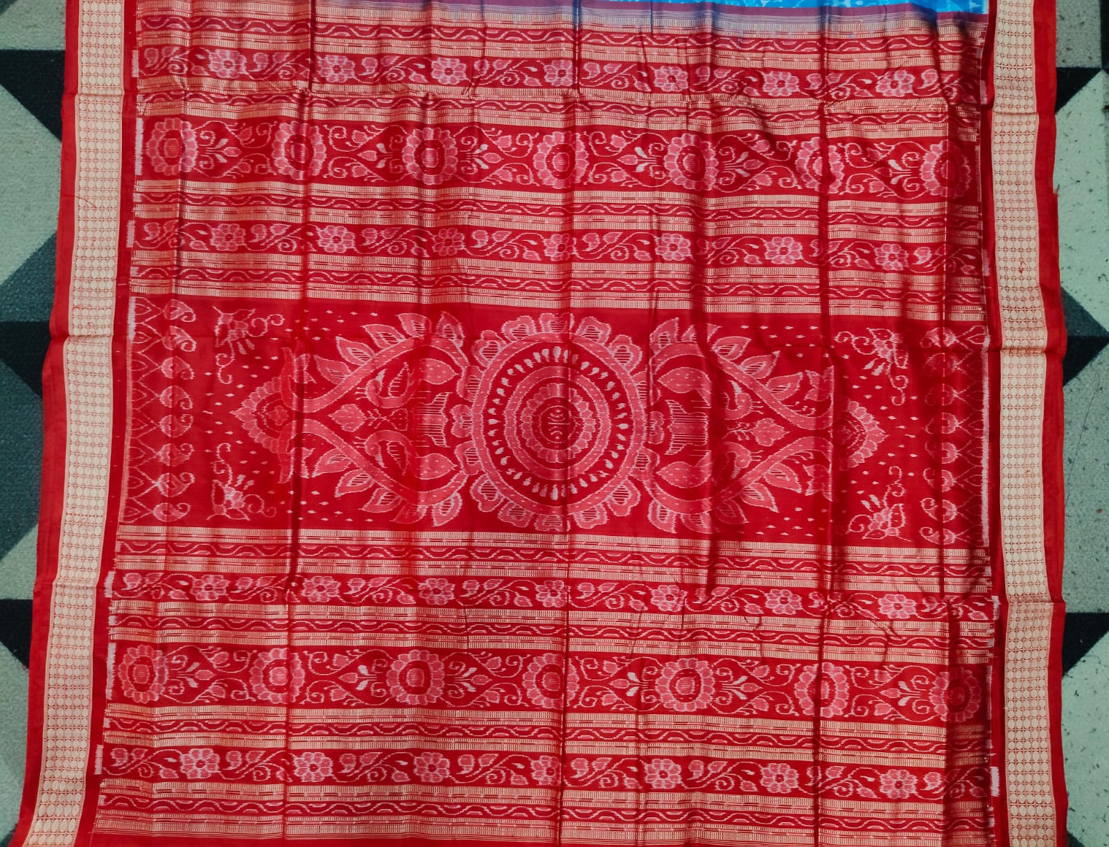 Copper Sulphate Red Round Tribal & Tree Scot Elephant Design Sambalpuri Silk Saree