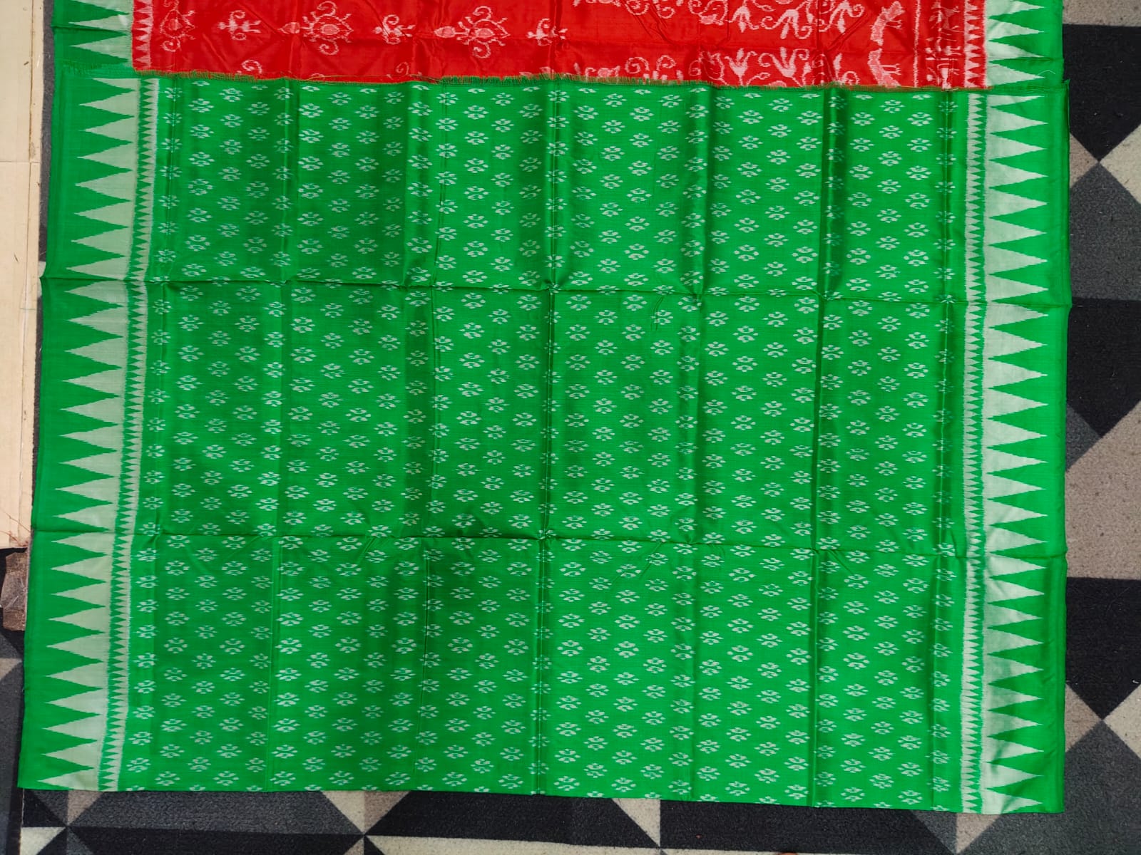 Red Green Tree & Tribal Design Sambalpuri Silk Saree