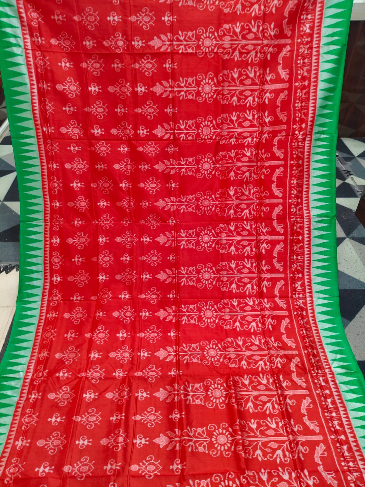 Red Green Tree & Tribal Design Sambalpuri Silk Saree