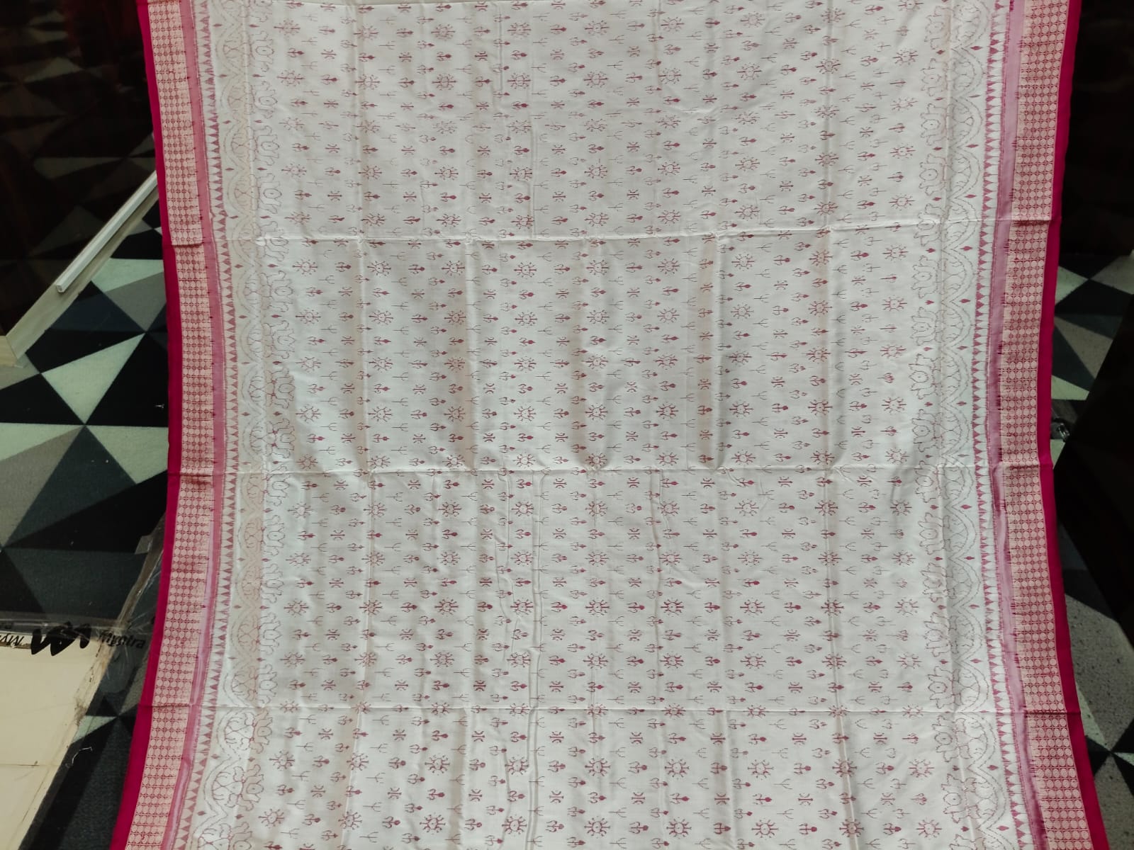 White Magenta Mini Flower Design Sambalpuri Silk Saree