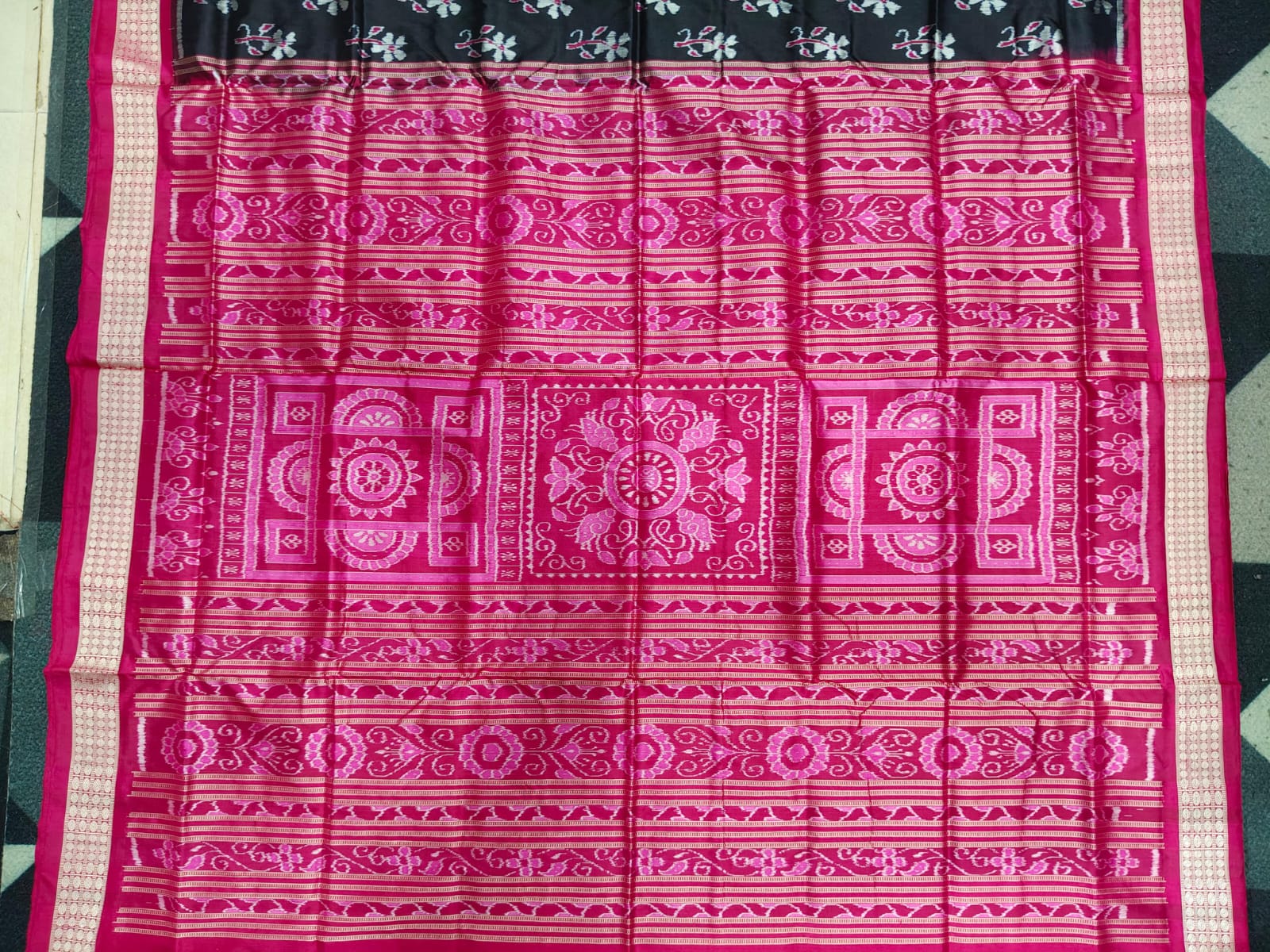 Black Magenta Full Body Flower Design Sambalpuri Silk Saree