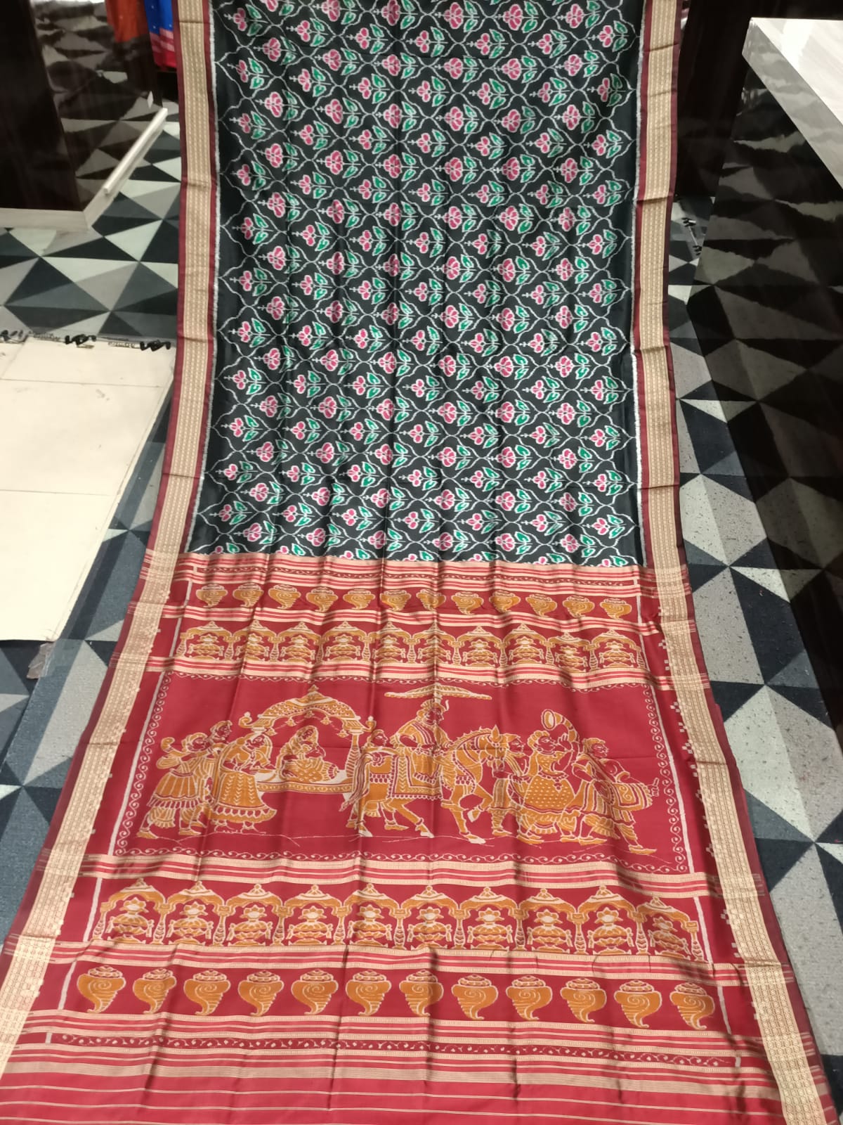 Black Maroon Hibiscus Flower  Design Mulberry Silk Saree