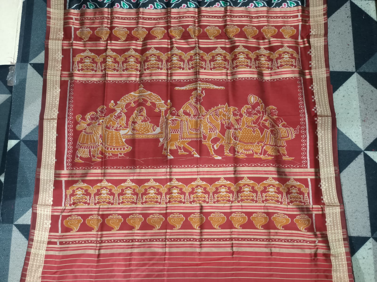 Black Maroon Hibiscus Flower  Design Mulberry Silk Saree