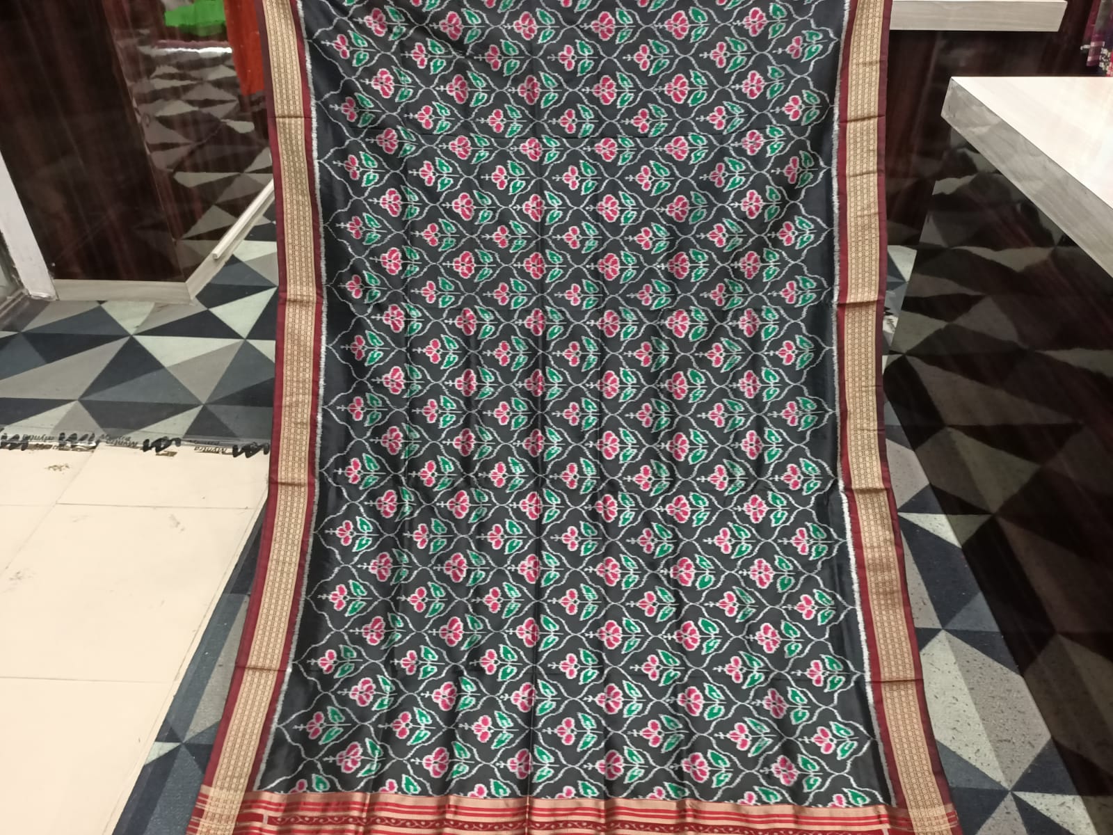 Black Maroon Hibiscus Flower  Design Mulberry Silk Saree