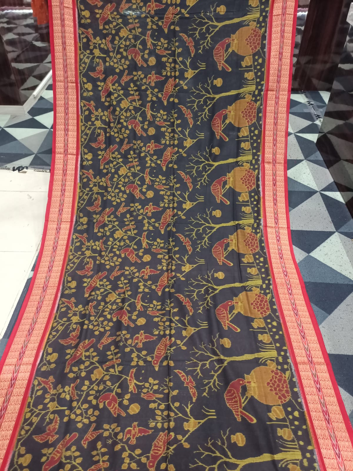 Black Red Crown Design Sambalpuri Cotton Saree