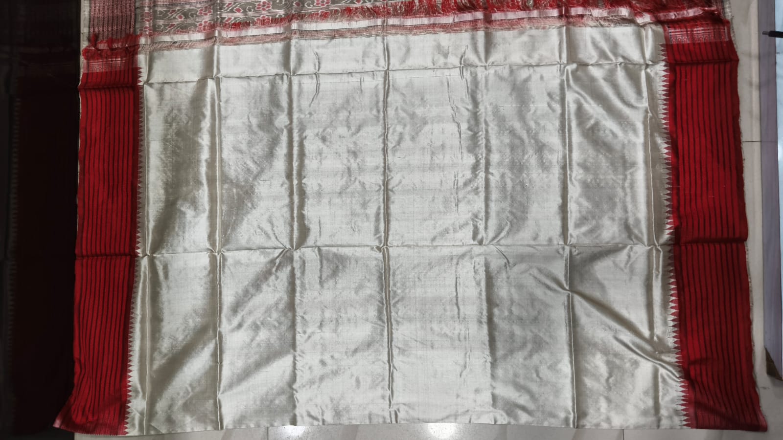 Red Off White Aqua Dash Phulia Border Bomkai Silk Saree