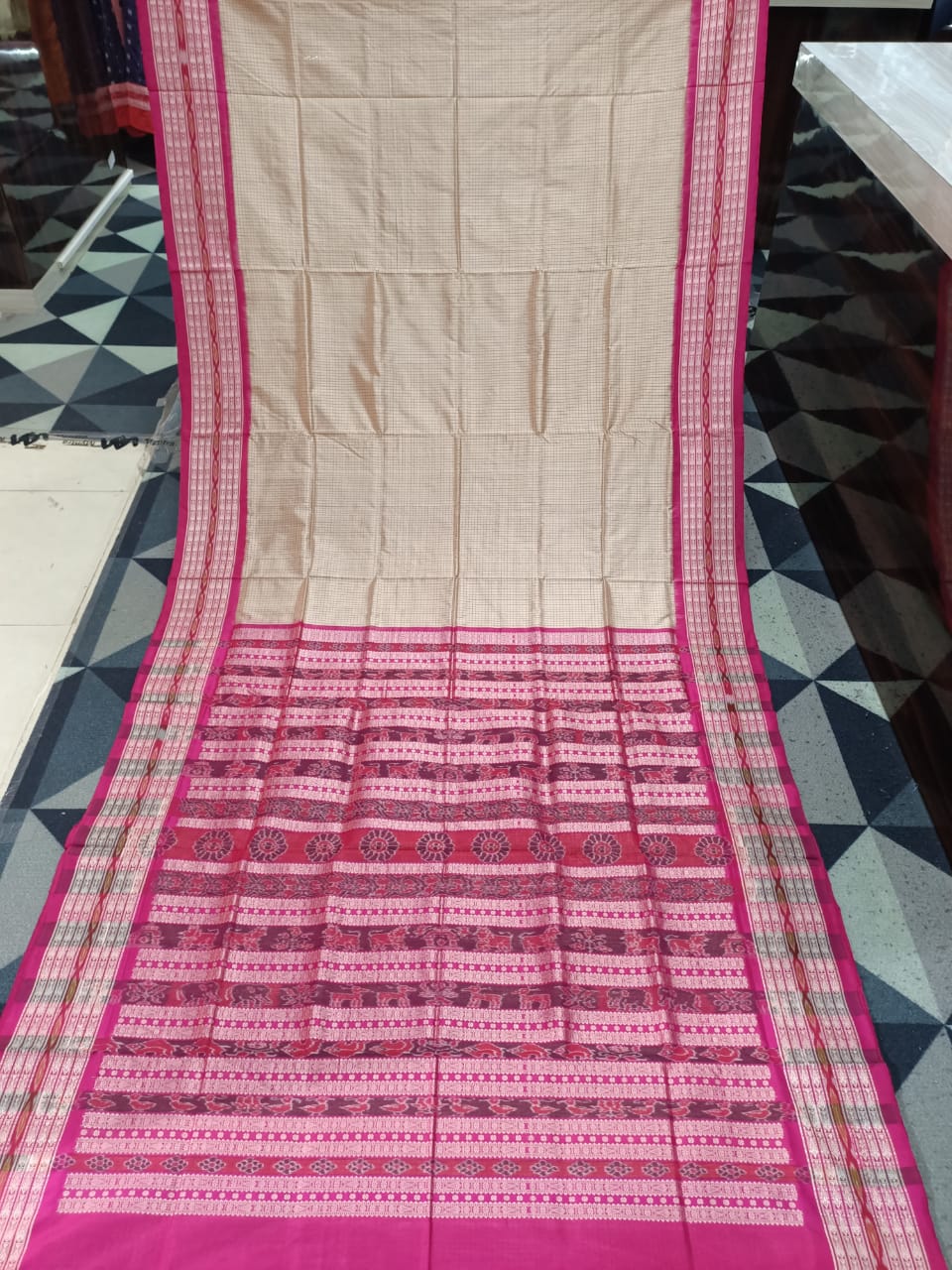 Off White Magenta Sachipar Odisha Handloom Sambalpuri Silk Saree