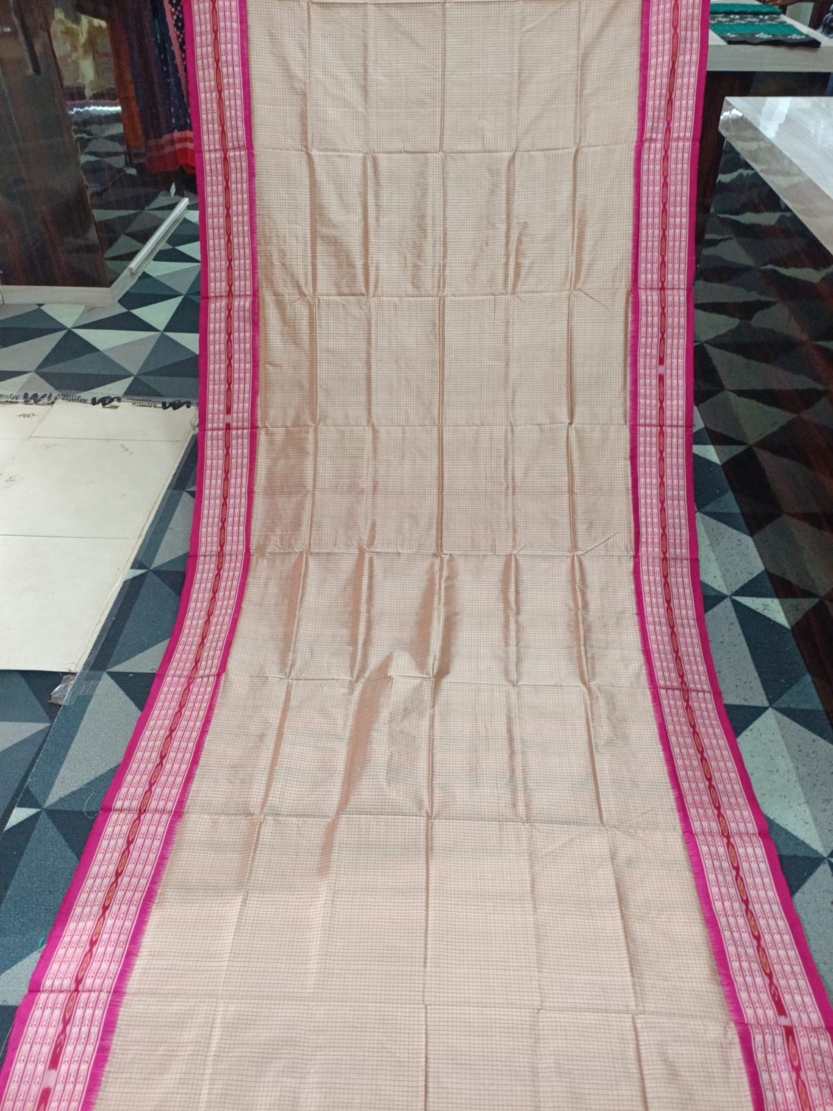 Off White Magenta Sachipar Odisha Handloom Sambalpuri Silk Saree