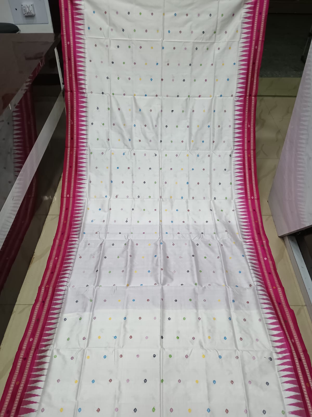 White Magenta Dolabedi Silk Saree