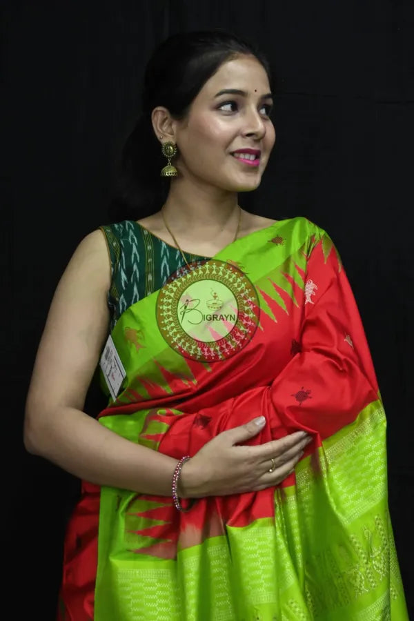 "Mastya Kachhap Red Neon Green Bomkai Silk Saree: Timeless Elegance and Vibrant Hues"