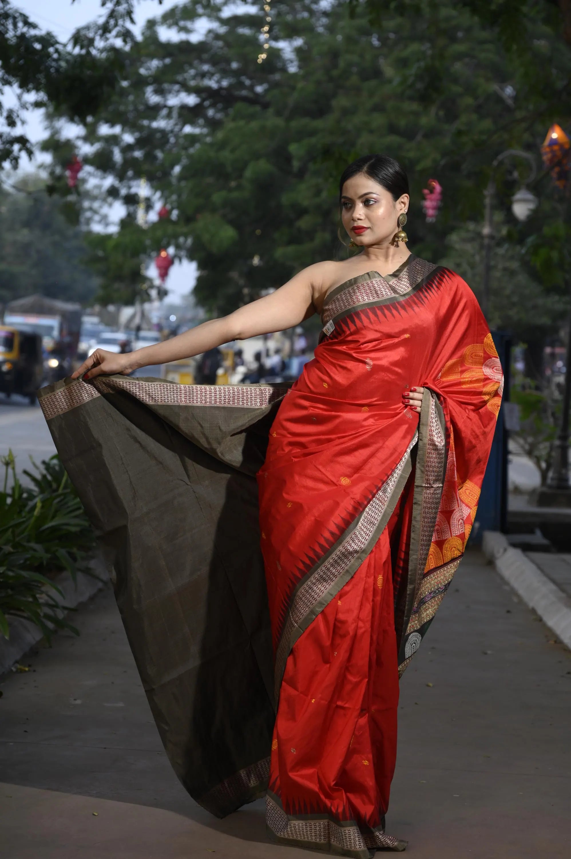 Red Olive Green Chandrama Exclusive Sambalpuri Silk Saree