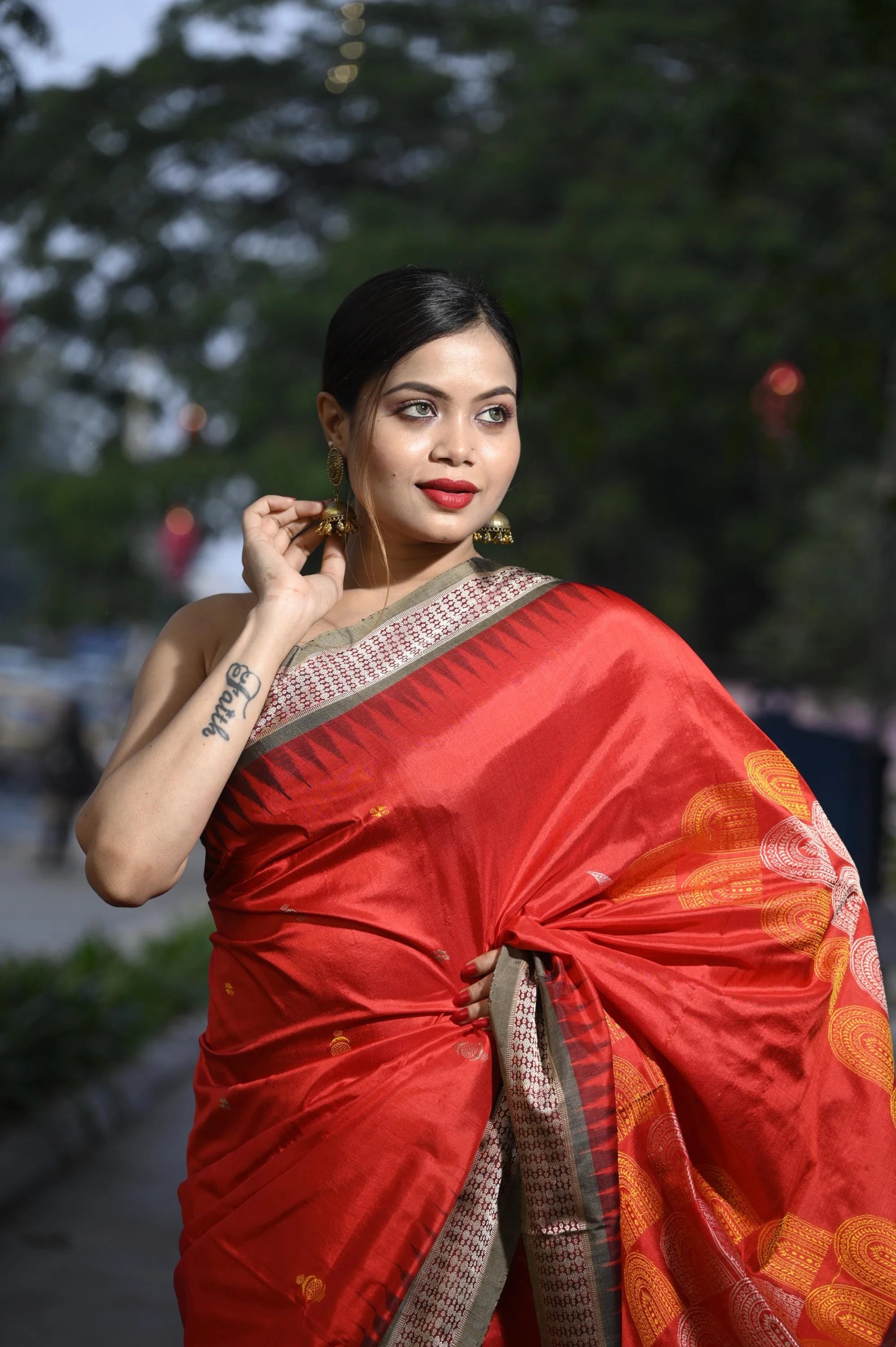 Red Olive Green Chandrama Exclusive Sambalpuri Silk Saree