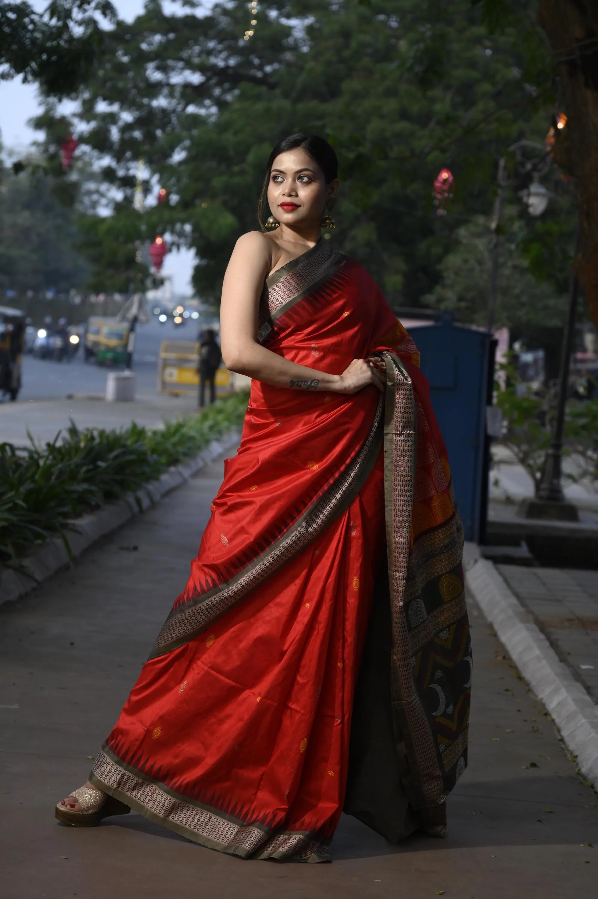 Red Olive Green Chandrama Exclusive Sambalpuri Silk Saree